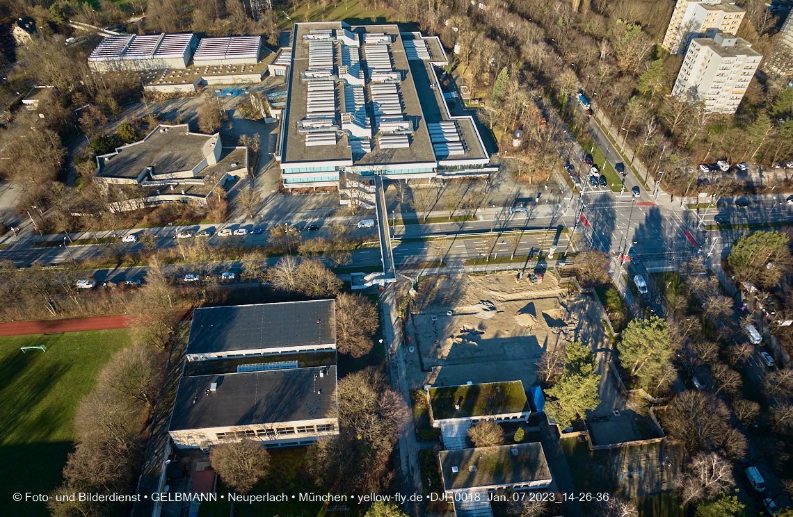 07.01.2023 - Luftbilder von der Baustelle an der Quiddestraße 'Haus für Kinder' in Neuperlach